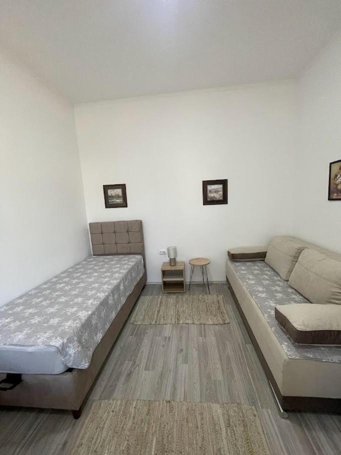 Apartment Milijana Subotica Buitenkant foto